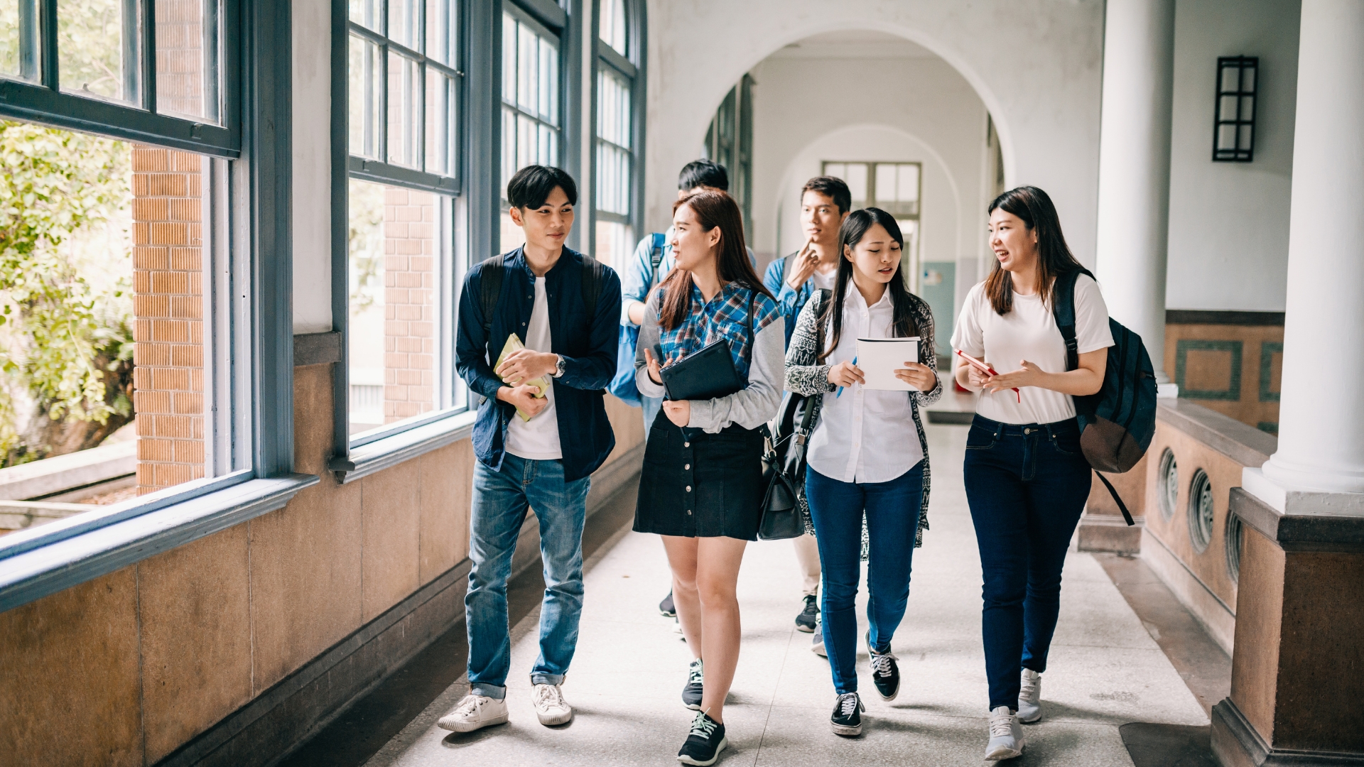 Scholarships available in top US, UK, and Canadian universities for undergraduate programs